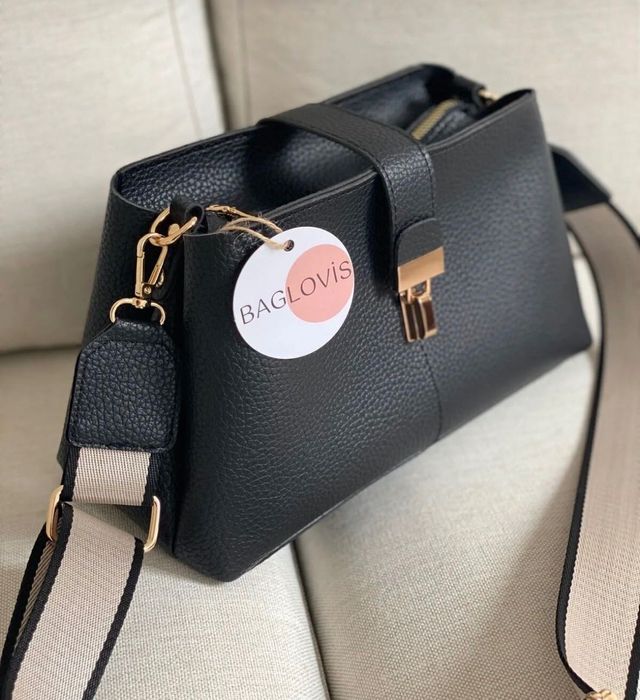 Стилна черна чанта с дълга дръжка, две прегради и джоб с цип