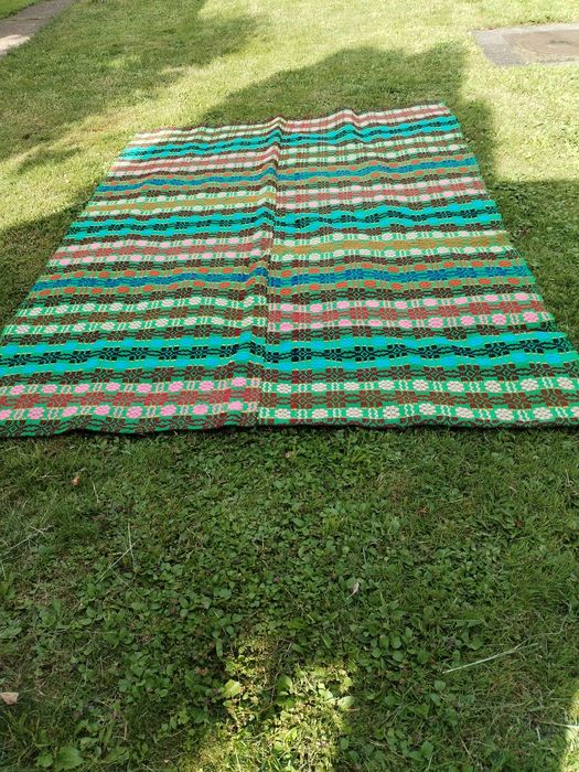 Covor din lână multicolor țesut la război