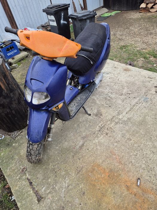 Vând sau schimb scuter aprilia rally