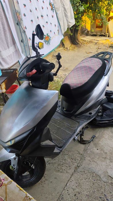 Vând scuter de 49cc
