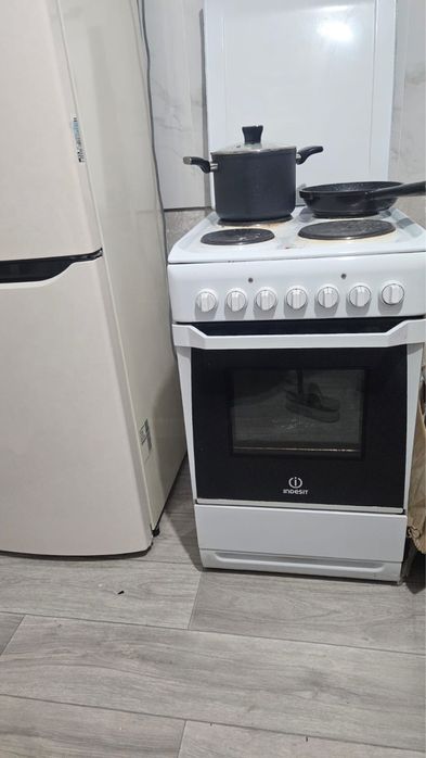 Продам плиту indesit 4-комфорочную