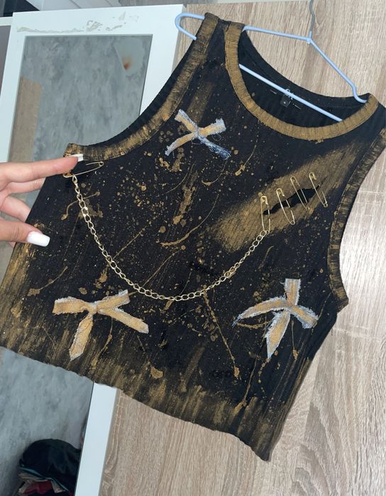 Vând top custommade
