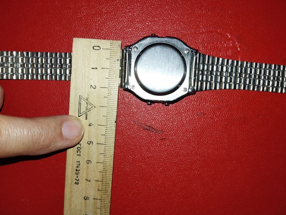 Продам часы кварцевые