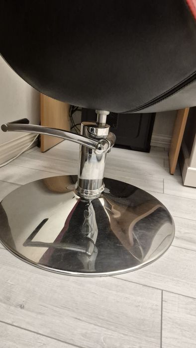 Кресла парикмахерские 2 шт Б/У