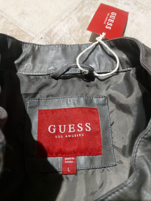 Vând geaca guess bărbătească mărimea L