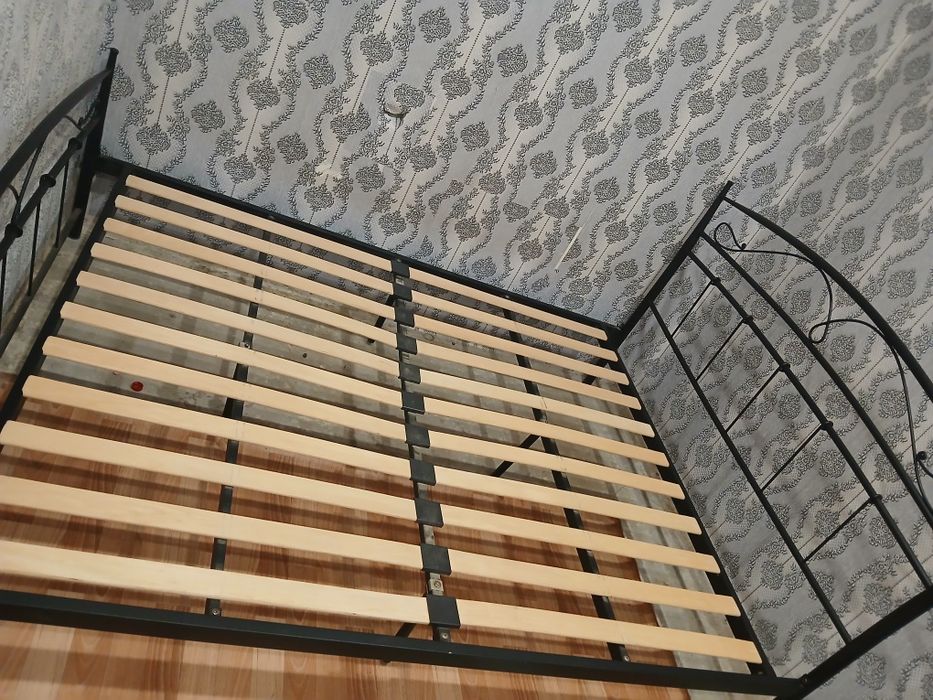 Продам кровать двухспальную