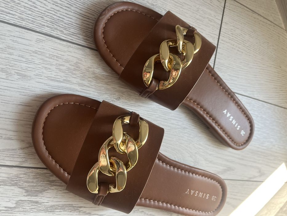 Дамски чехли стилни