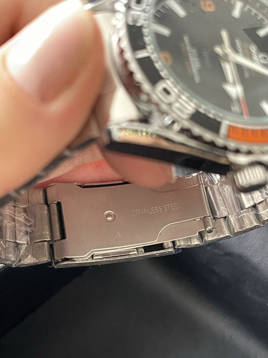 Ceas barbatesc, nou cu eticheta