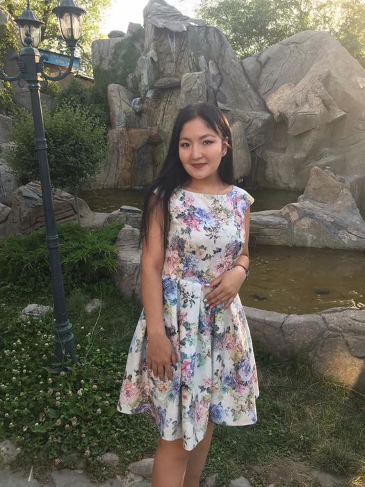 Платье все по 3 - 4 тыс тенге в хорошем состояний