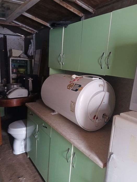 Кухонный шкаф сотилади