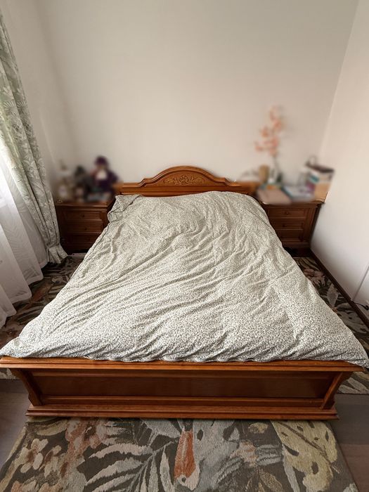 Dormitor din Lemn Masiv – Set Complet (Dulap 5 Uși + Pat + 2 Noptiere)