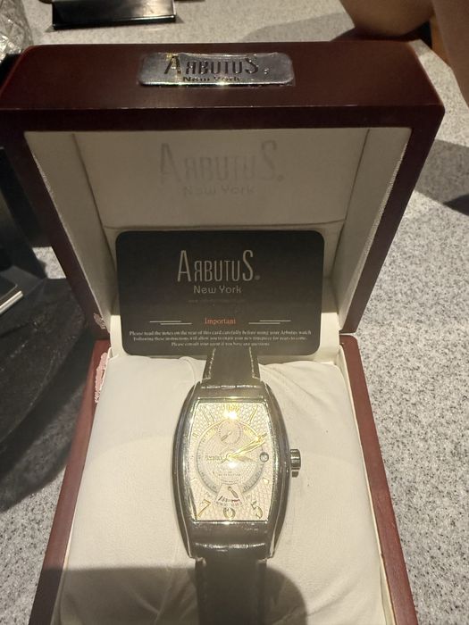 Арбутус Часы - Arbutus Watch