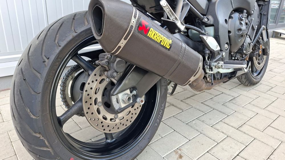 MotoFly vinde Yamaha FZ8 an 2011 Akrapovic