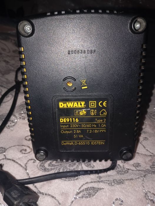 Зарядка на электроинструмент DeWALT