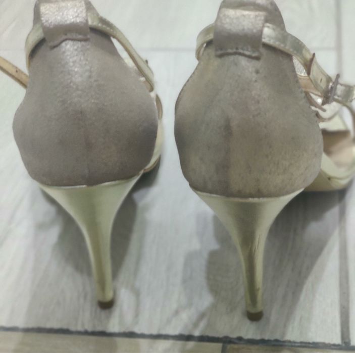 Sandale de dama elegante. 90 lei. Măsura 37 și 39