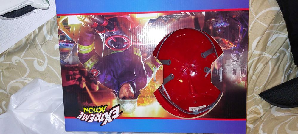 Каска - пожарникар - комплект и писта с количка / топчета, ксилофон