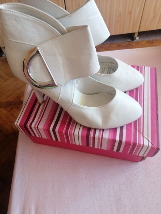 елегантни дамски обувки размер 40