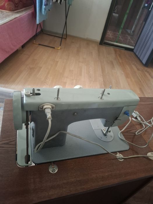 Продам швейную машину