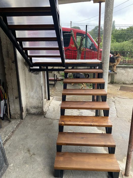 Парапети вити стълби