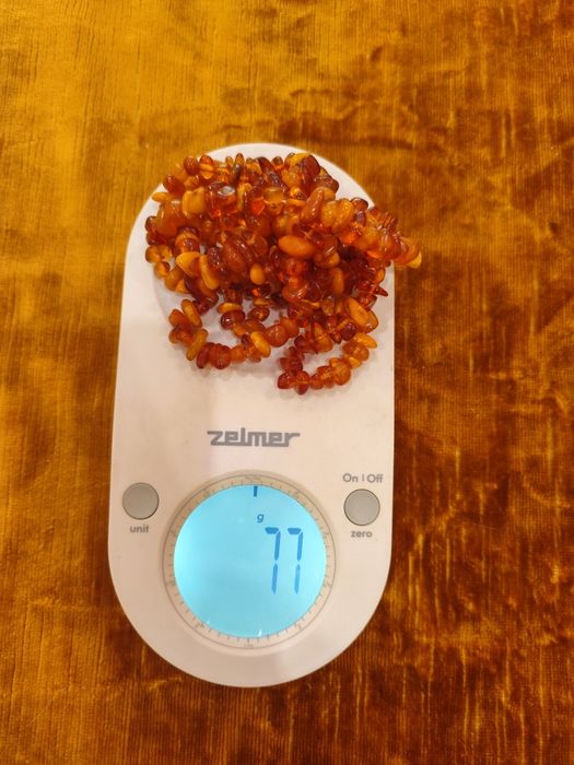 Продавам кехлибарена огарлица