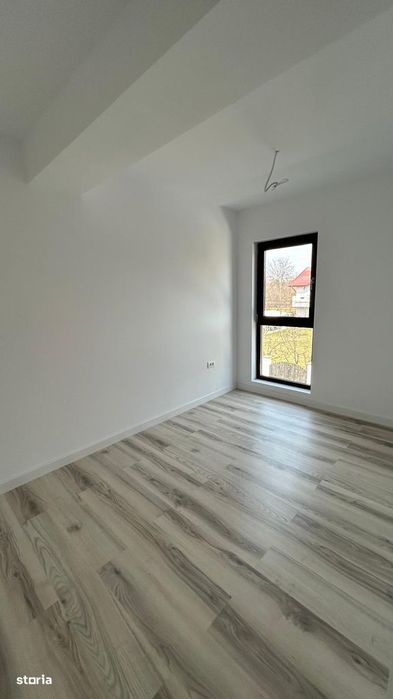 Apartament 3 camere, balcon, curte împrejmuită