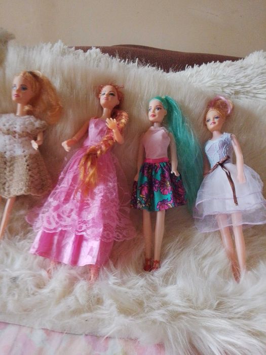 Много красиви кукли различни видове