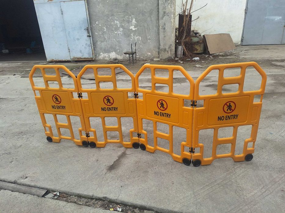 ОСТОРОЖНО — МОКРЫЙ ПОЛ  CAUTION  столбик дарожни занк