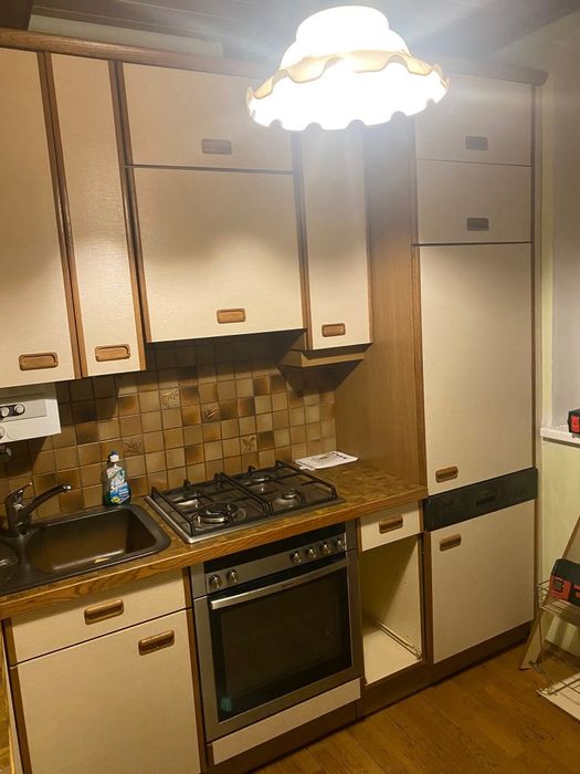 Mobila de bucătărie cu electrocasnice