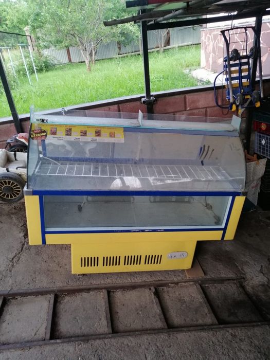 Продам витринный холодильник