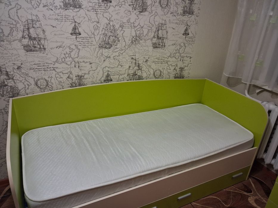 Кровать со столом