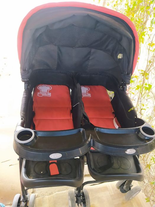 Продам коляску для близнецов.