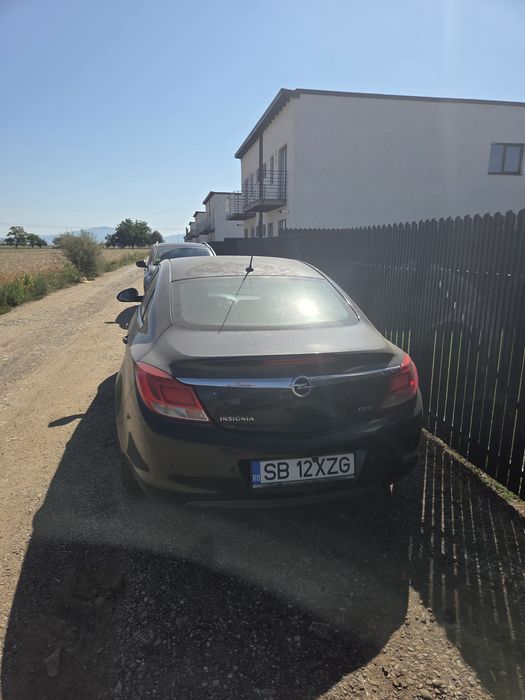Vând Opel Insignia