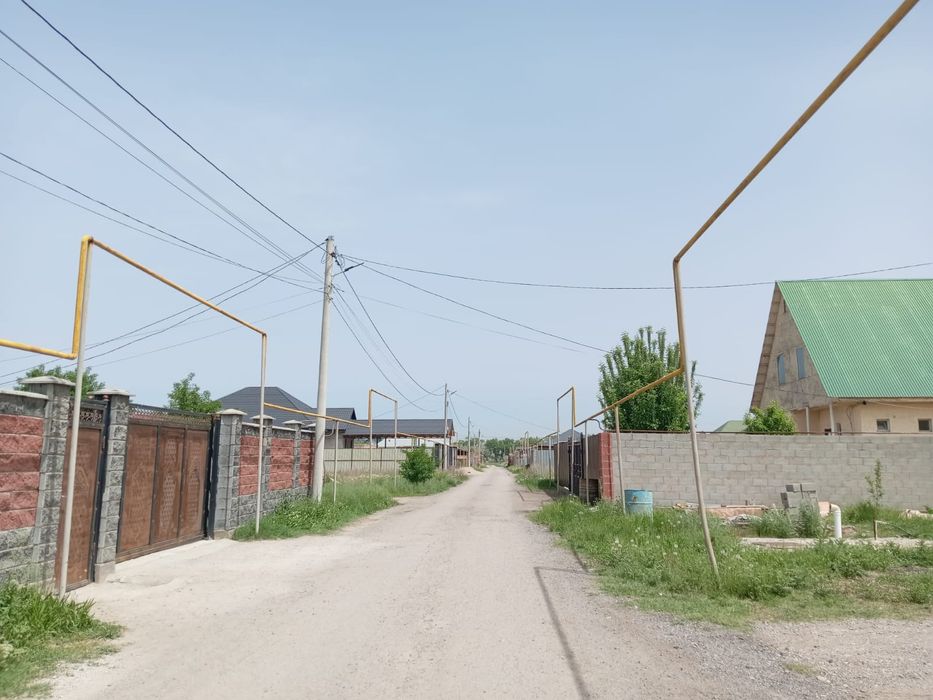 Жер сатылады стена кірпіш
