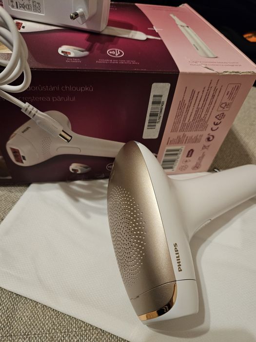 Фотоепилатор Philips Lumea Advanced BRI921