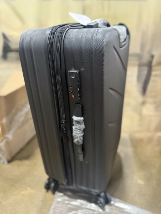 Чемоданы 60л черные