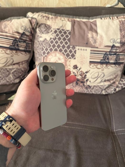 Обменяю iphone 15 pro 128 gb акб 89% идеал