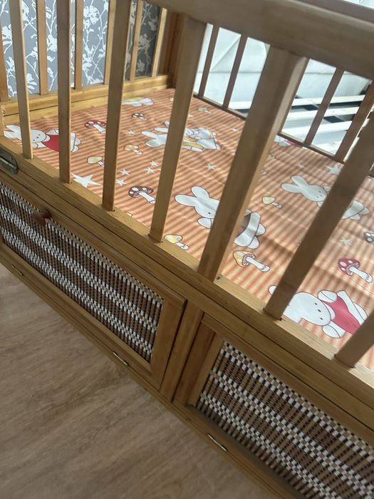 Манеж деревянный с полочками