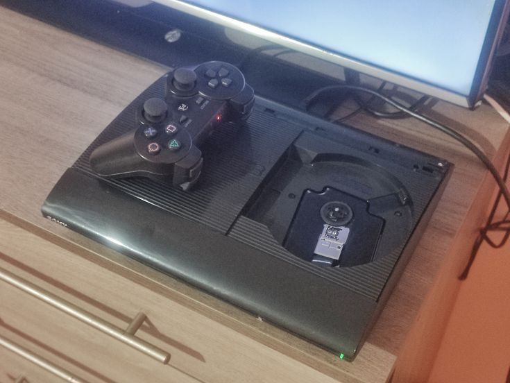 PlayStation 3 Super Slim — отличное состояние!