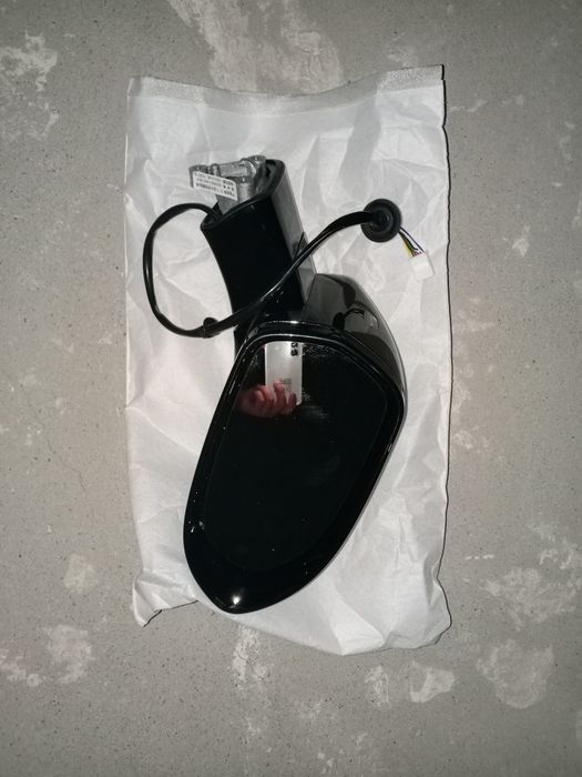 O'ng va Chap orqa tomonni ko'rsatuvchi oynalar Hongqi E-QM5