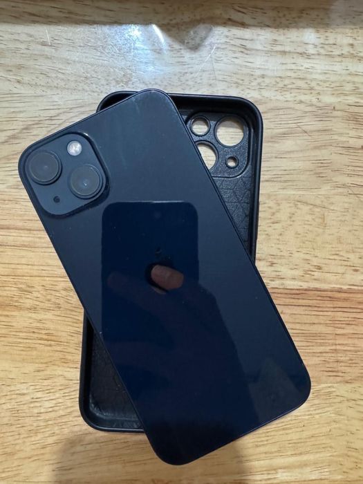 Продам Iphone 13