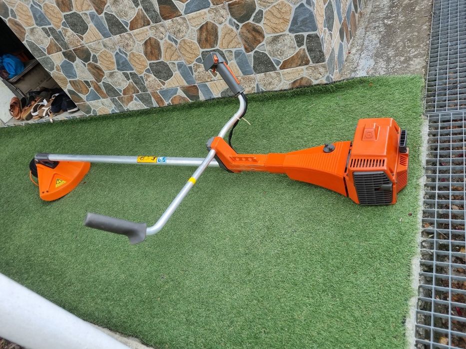 Motocoasa  Profesionala Husqvarna 240R, 40cc, 2.4 cai putere, benzină, similara stihl
