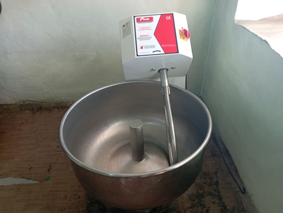 Buhonka pishiradigan pech sotiladi.