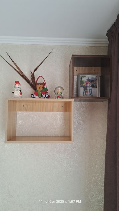 2 угловых шкафа и 2 полки настенные