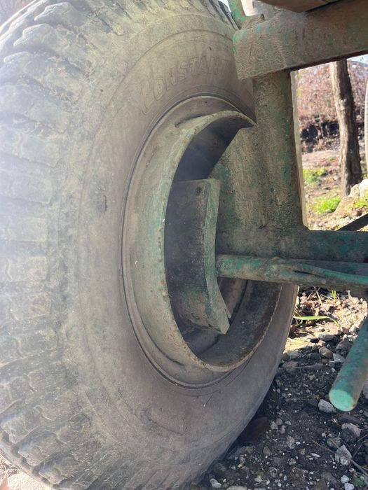 Vând căruță de tractor