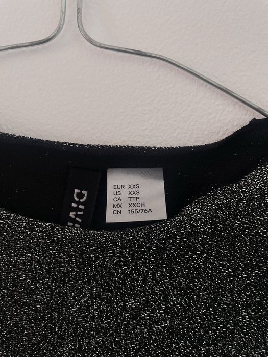 Къса сребриста рокля по тялото на HM