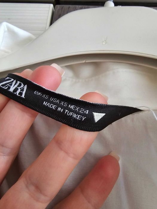 Бяла рокля Zara xs-s (34 -36). Нова