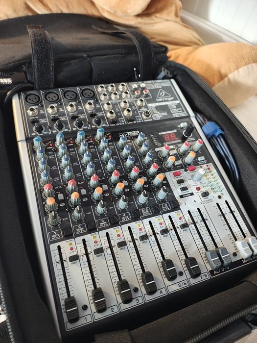Mixer audio Behringer X1204 USB