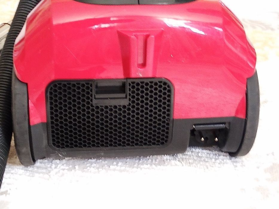 Пылесос Polaris красный