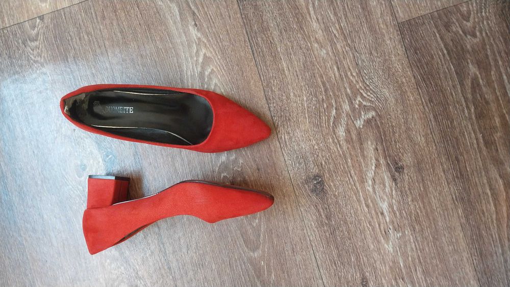 Туфли женские, красные.