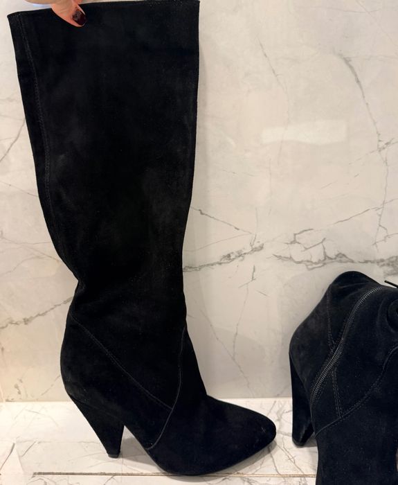 Ботуши от естествен велур.